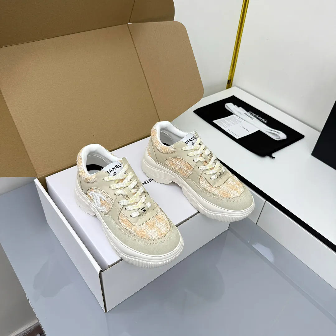 👟👟Ex-factory price 620👟👟 Chanel bread shoes ~ original calfskin panda shoes Chanel 25C latest hot style panda black and white sports shoes casual sneakers Xiaoxiang hot item classic black and white panda color coco girls must pay Fabric: original custom mixed sheepskin lining: original imported breathable mesh lining outsole: Original molded rubber + TPU combination Size: Women's 35-41